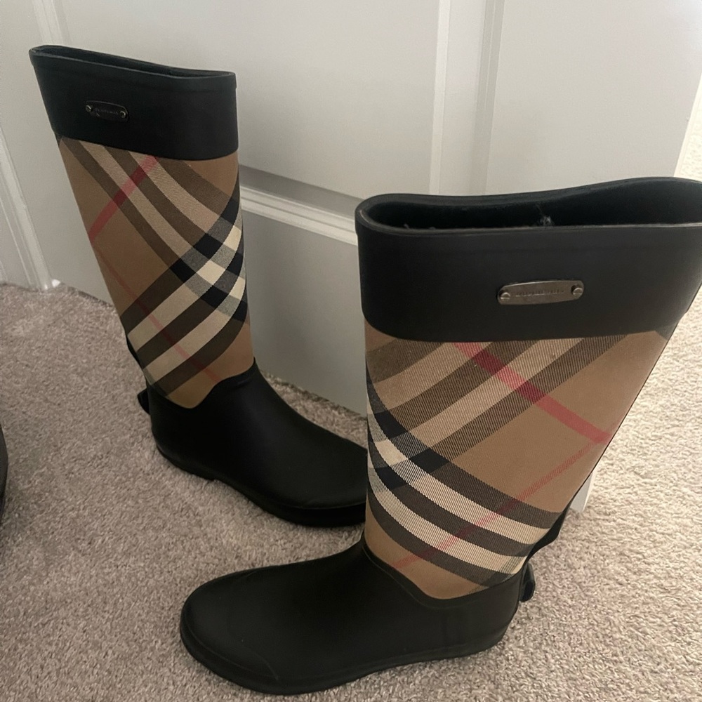 Burberry rain boots. Only wore 1 time